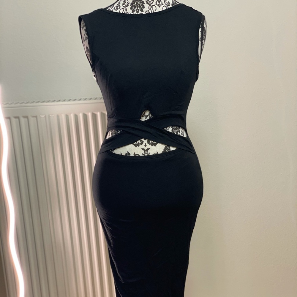 Sleeveless black dress